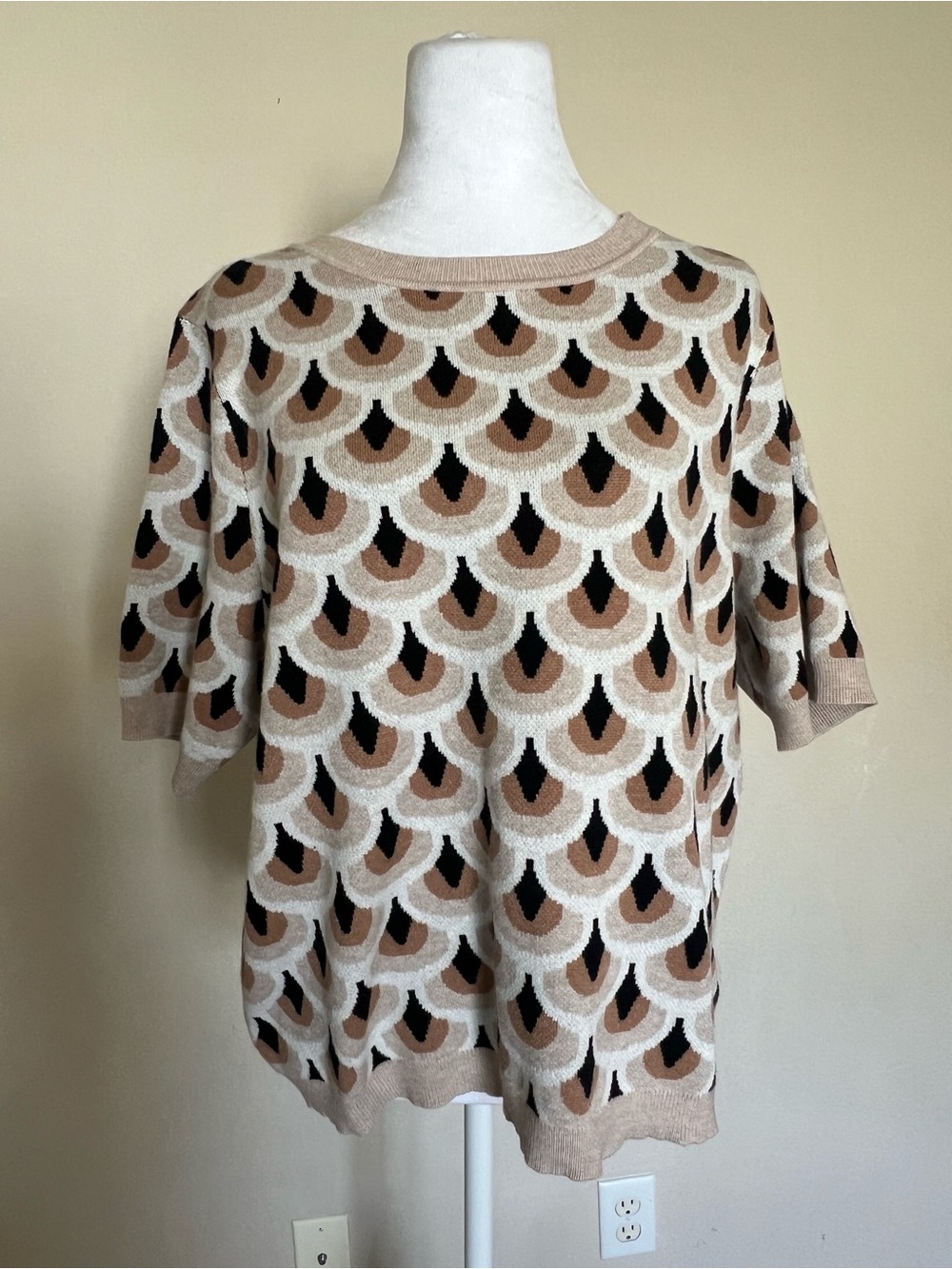 Christian Siriano Scallop Pattern Knit Top in Beige, Black & Cream Size XL NWT